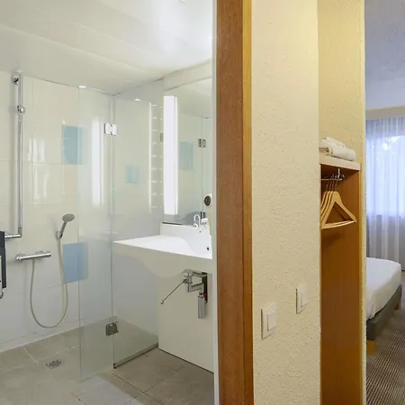 ホテル ノボテル ピュルパン アエロポール 4*